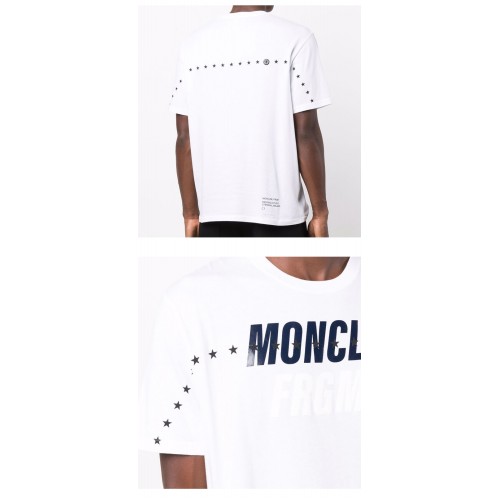 [몽클레어] 8C00003 8392B 001 몽클레어 X 프라그먼트 로고 프린팅 반팔티셔츠 화이트 남성 티셔츠 / TR,MONCLER