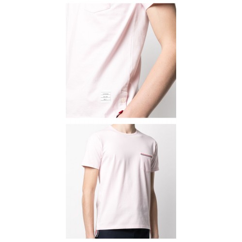 [톰브라운] MJS010A 01454 642 삼선 라이닝 포켓 저지 라운드 티셔츠 라이트 핑크 남성 티셔츠 / TJ,THOM BROWNE