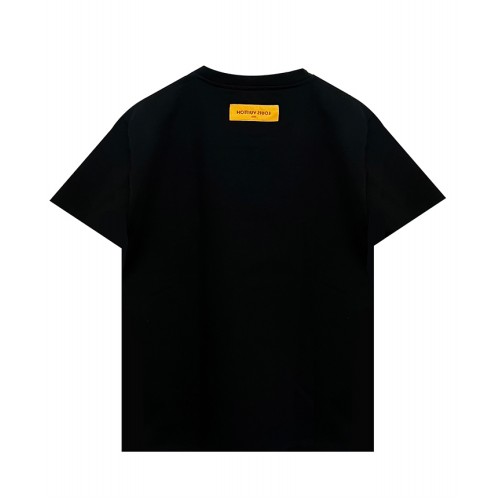 [루이비통] 1AA53 스프레드 LV 자수 라운드 반팔티셔츠 블랙 남성 티셔츠 / TEO,LOUIS VUITTON